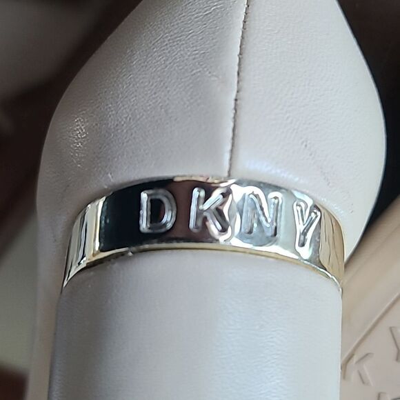 New DKNY size 6 shoes - Picture 6 of 6